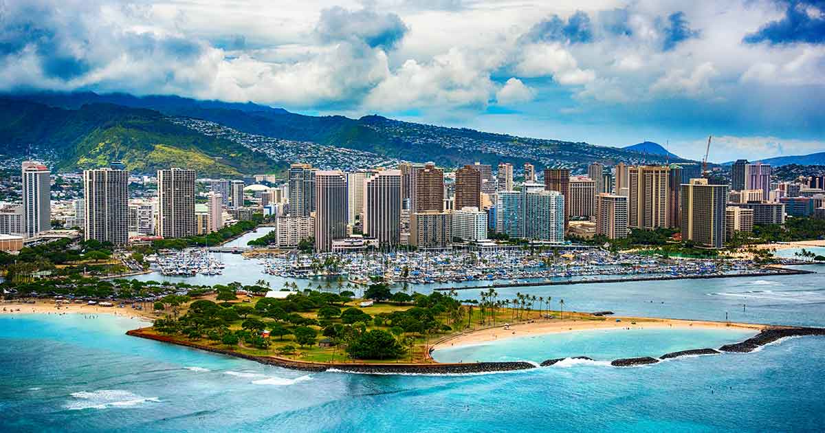 View of downtown and business district of Honolulu, HI